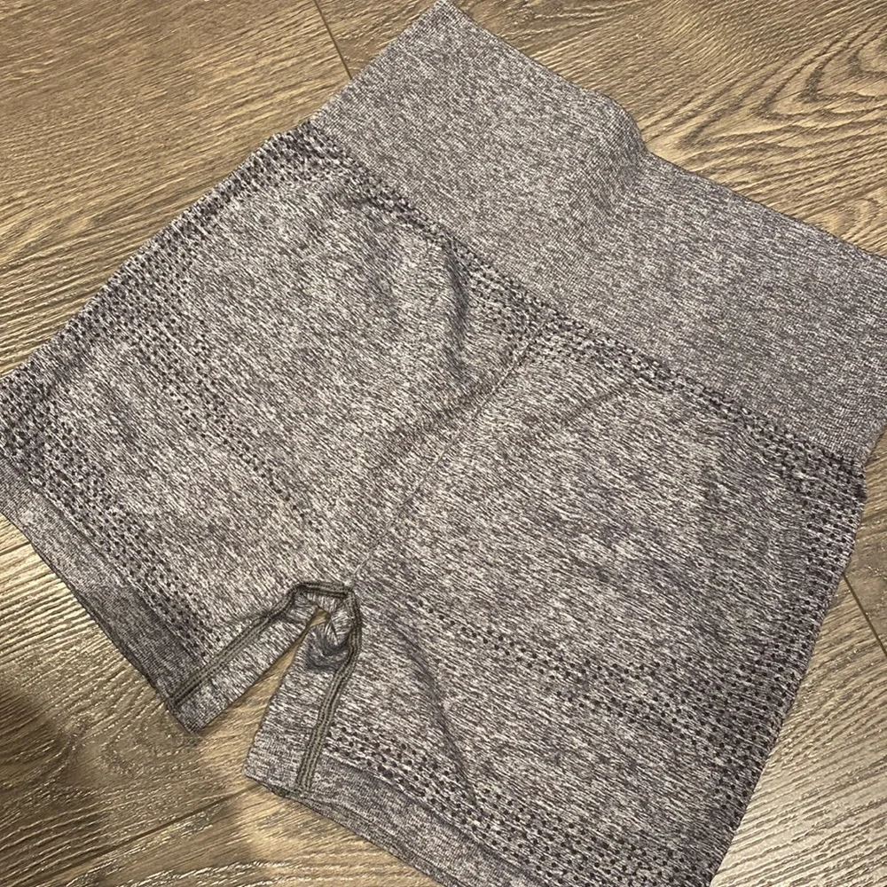 GYMSHARK VITAL SEAMLESS SHORTS 💗 - Picture 2 of 2